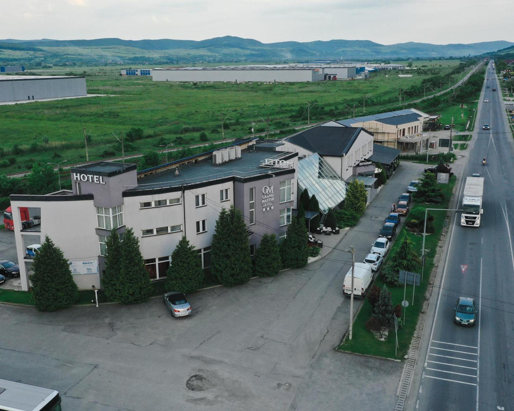 Grand Master Hotel Dej Exterior foto
